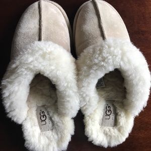 Ugg slippers size 6